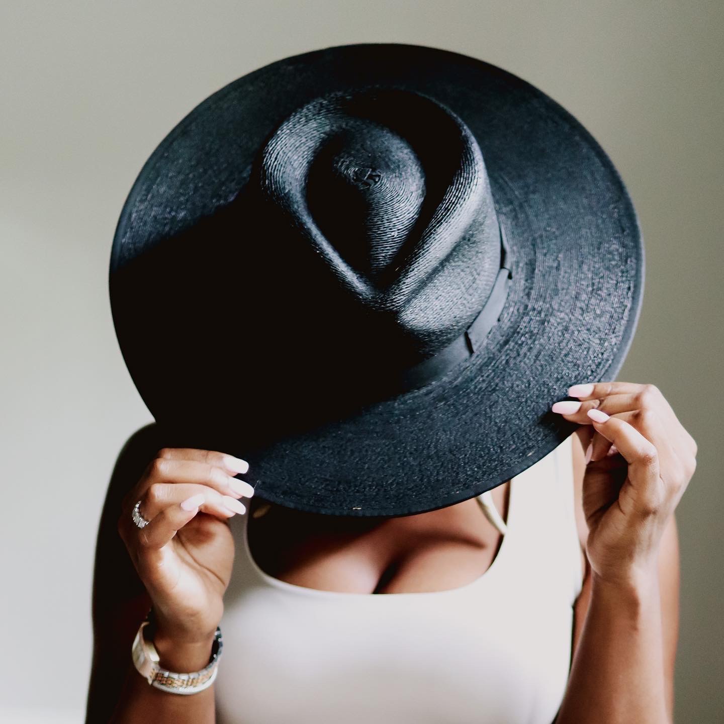 Black straw hat with an Zars tank top and satin palazzo pant