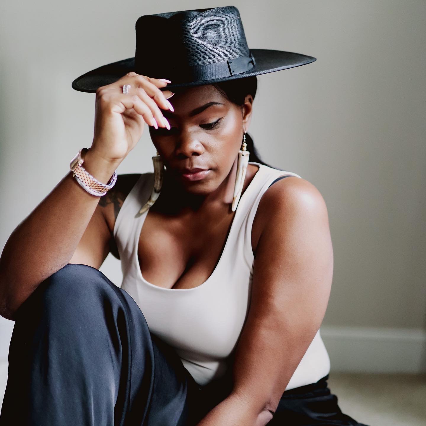 Black straw hat with an Zars tank top and satin palazzo pant